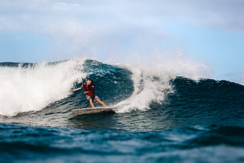 Load image into Gallery viewer, Maroon Carvico Hooded Surf Rash Guard

