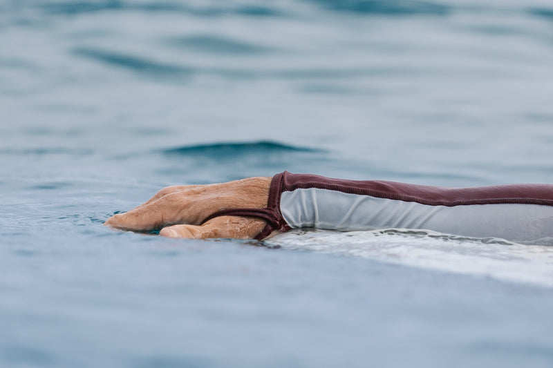 Load image into Gallery viewer, Maroon Carvico Hooded Surf Rash Guard
