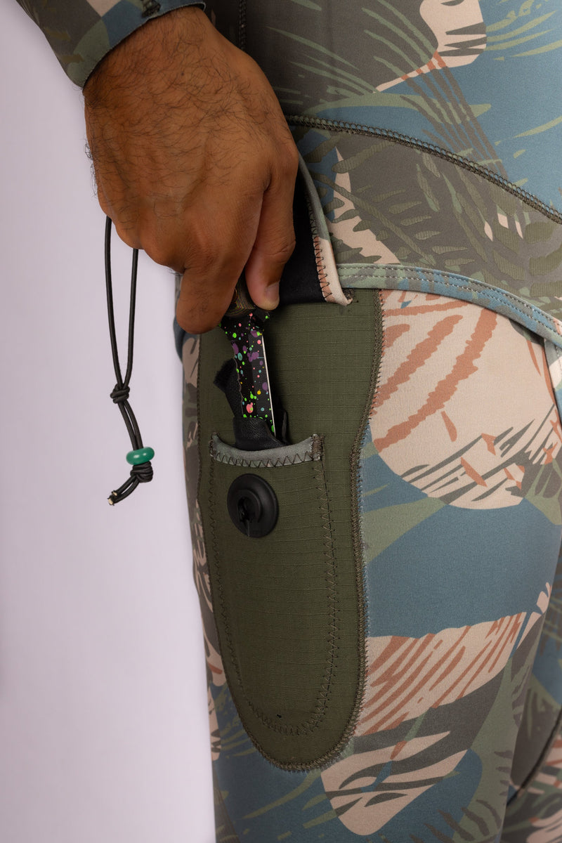 Load image into Gallery viewer, Men’s Hawaiian Brushstroke Spearfishing 3.5mm Wetsuit
