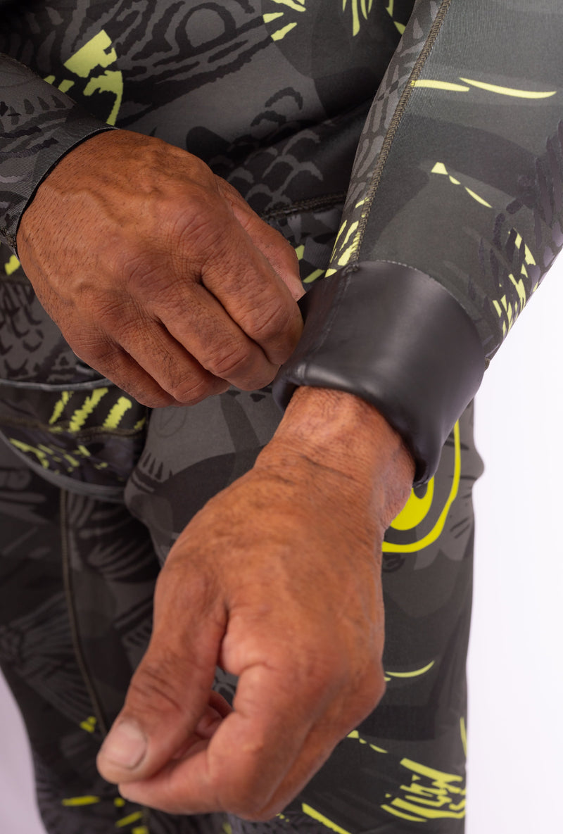 Load image into Gallery viewer, Men’s Lime Fishbone Spearfishing 3.5mm Wetsuit
