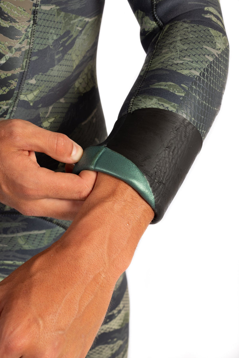 Load image into Gallery viewer, Men’s Tropicam Spearfishing 1.5mm wetsuit

