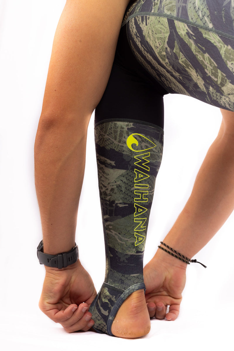 Load image into Gallery viewer, Tropicam Lycra Leggings
