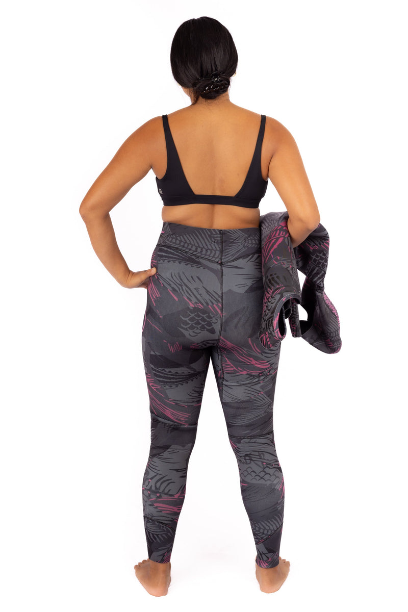 Load image into Gallery viewer, Women’s Pink Fishbone Spearfishing 3.5mm Wetsuit
