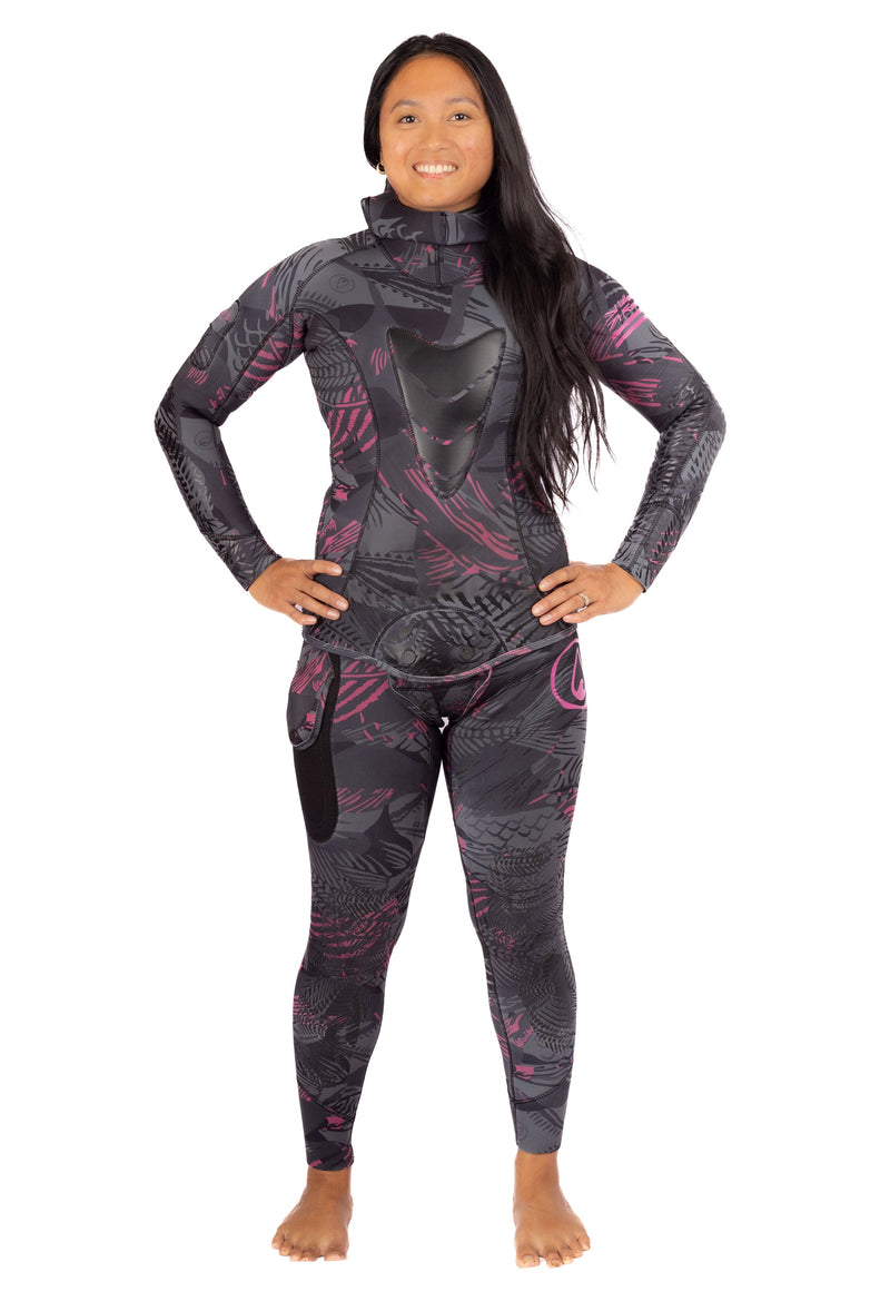 Load image into Gallery viewer, Women’s Pink Fishbone Spearfishing 3.5mm Wetsuit
