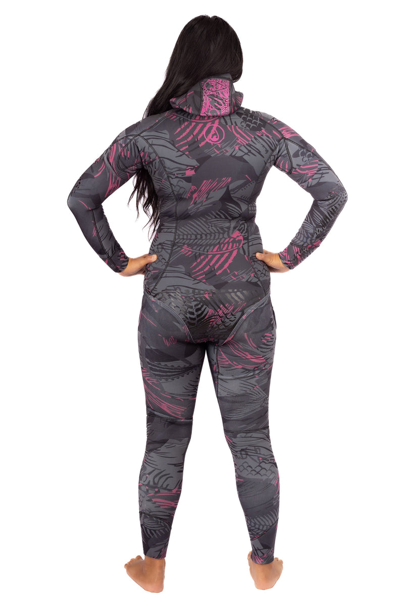 Load image into Gallery viewer, Women’s Pink Fishbone Spearfishing 3.5mm Wetsuit

