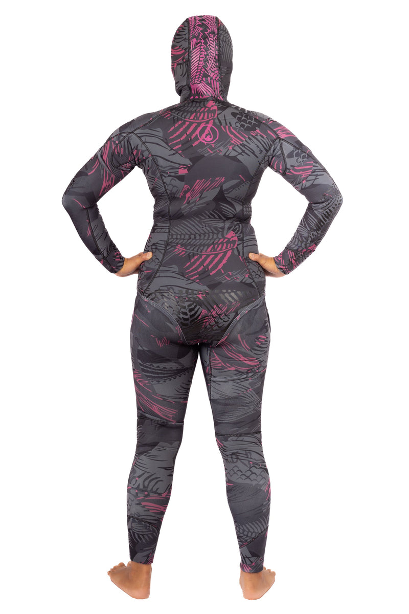 Load image into Gallery viewer, Women’s Pink Fishbone Spearfishing 3.5mm Wetsuit

