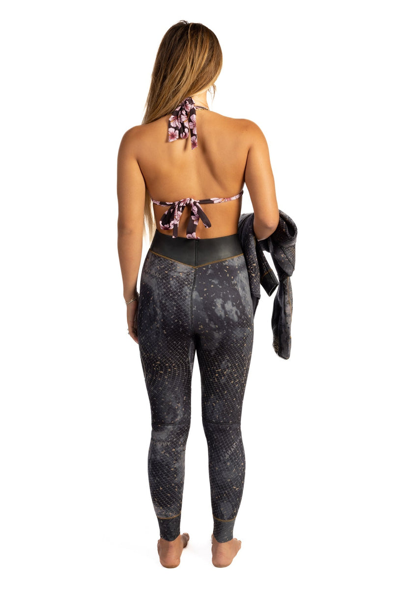 Load image into Gallery viewer, Women&#39;s Goliath Grouper 3.5mm Wetsuit

