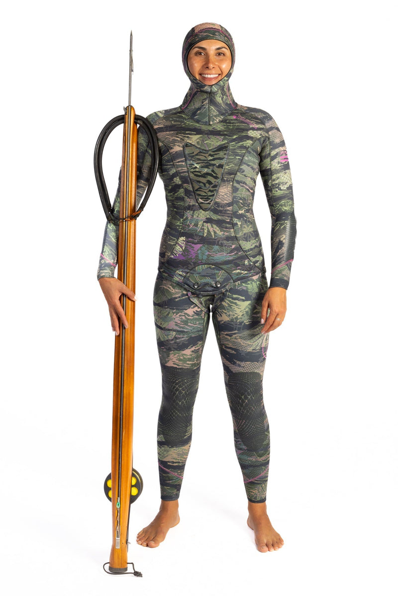 Load image into Gallery viewer, Women’s Tropicam Spearfishing 7.5mm Wetsuit
