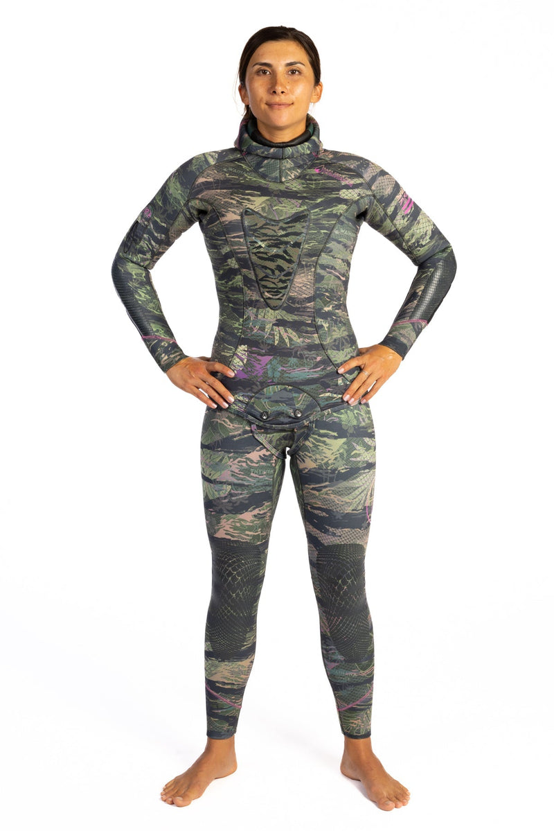 Load image into Gallery viewer, Women’s Tropicam Spearfishing 7.5mm Wetsuit
