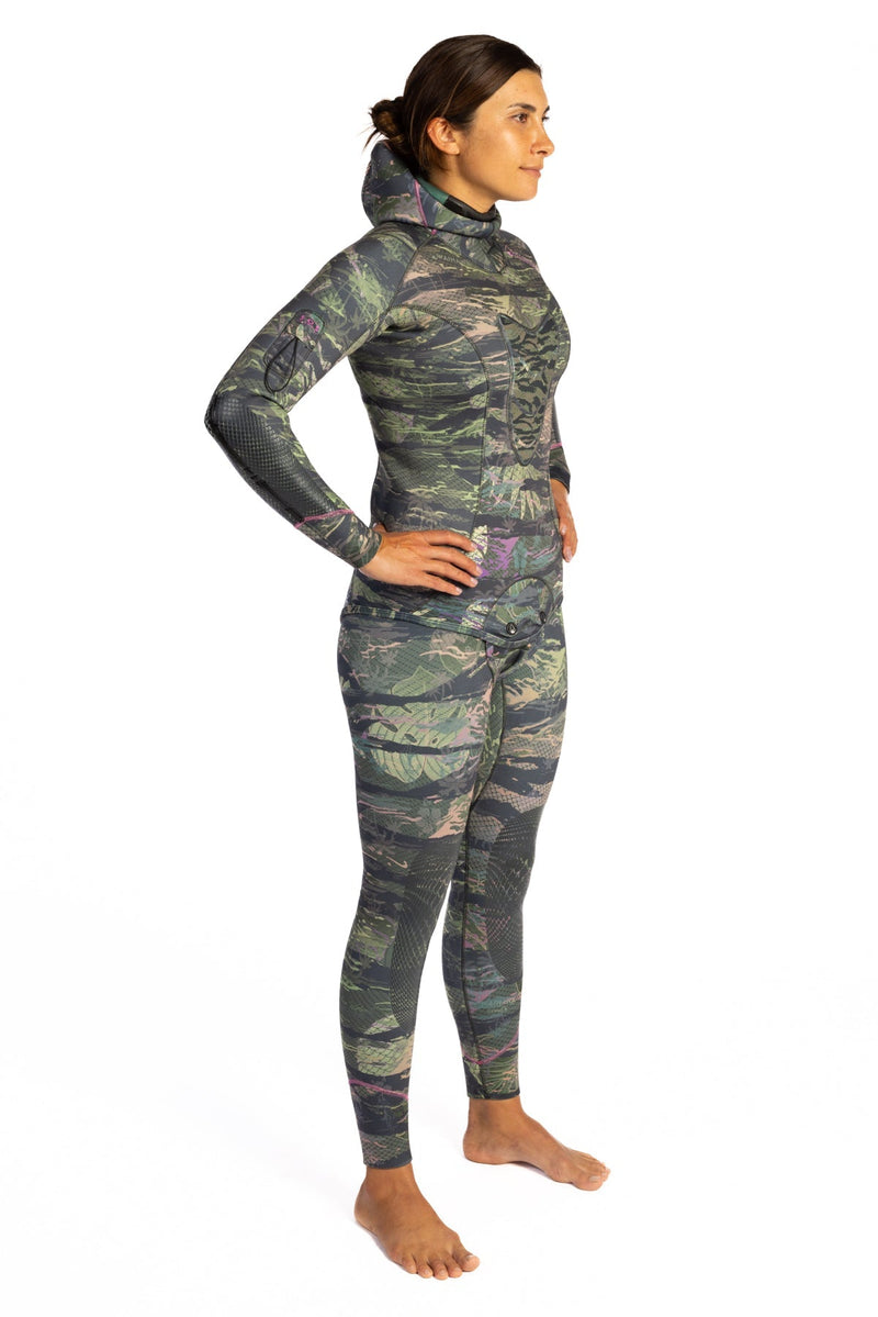 Load image into Gallery viewer, Women’s Tropicam Spearfishing 7.5mm Wetsuit

